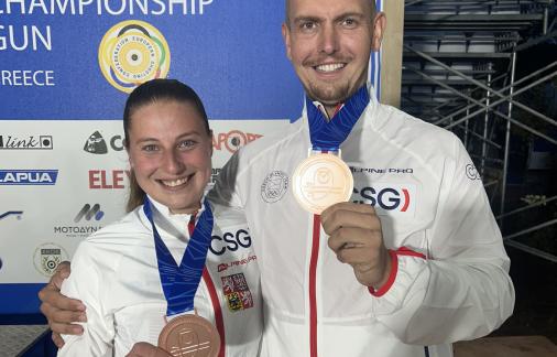 Další medaile! Daniel Korčák a Anna Šindelářová mají bronz
